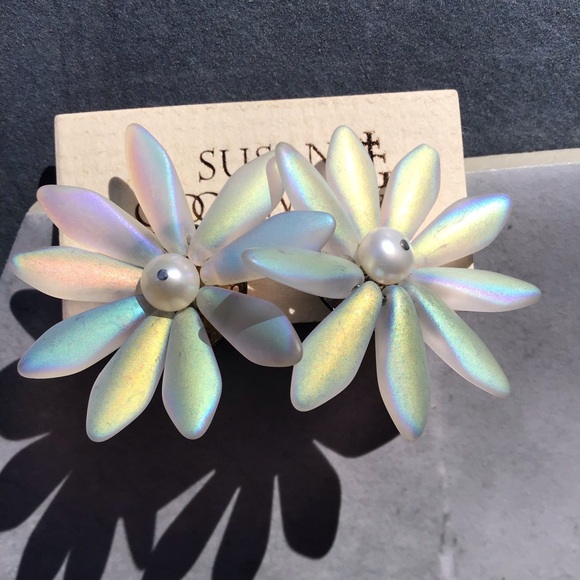 Susan Goodwin Daisy Earrings - Picture 2 of 5